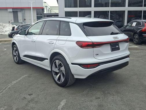 2025 Audi Q6 e-tron Premium Plus quattro