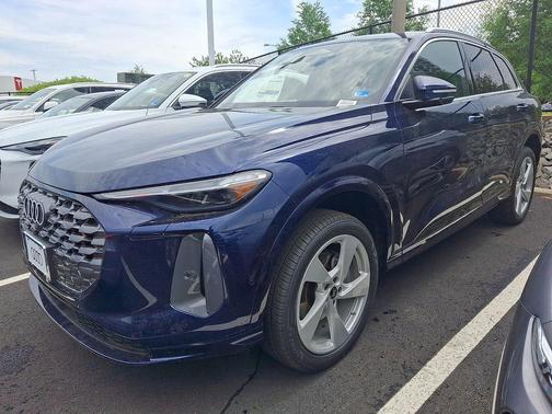 Navarra Blue Metallic 2026 Audi Q5 Premium Plus TFSI quattro S tronic