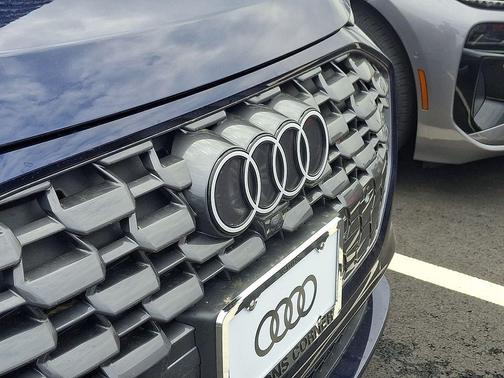 Navarra Blue Metallic 2026 Audi Q5 Premium Plus TFSI quattro S tronic