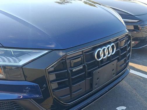 Navarra Blue Metallic 2023 Audi Q8 55 Premium Plus