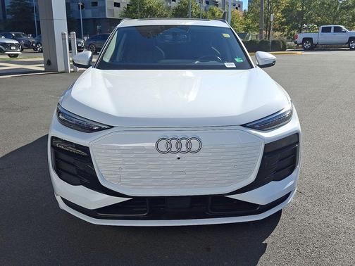 2025 Audi Q6 e-tron Premium Plus quattro