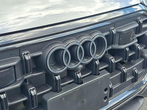 2025 Audi Q8 55 Premium