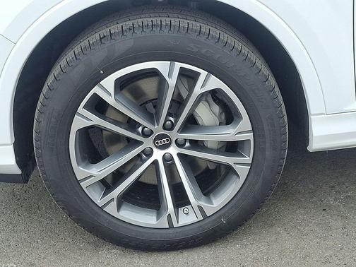 2026 Audi Q7 45 Premium