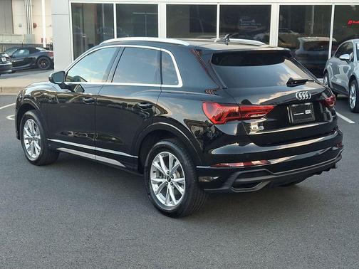 Mythos Black Metallic 2023 Audi Q3 Premium 45 TFSI S line quattro Tiptronic