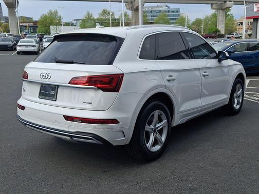 Ibis White 2023 Audi Q5 40 Premium