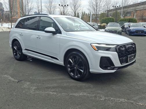 2025 Audi Q7 55 Premium Plus