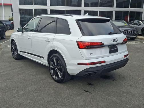 2025 Audi Q7 55 Premium Plus