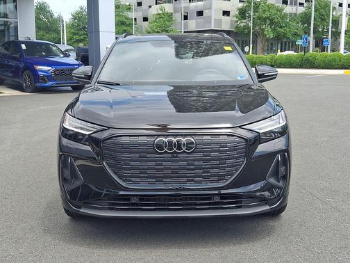 Mythos Black Metallic 2025 Audi Q4 e-tron Prestige 55 quattro