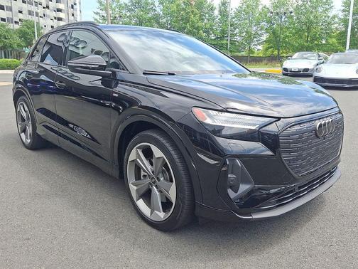 Mythos Black Metallic 2025 Audi Q4 e-tron Prestige 55 quattro