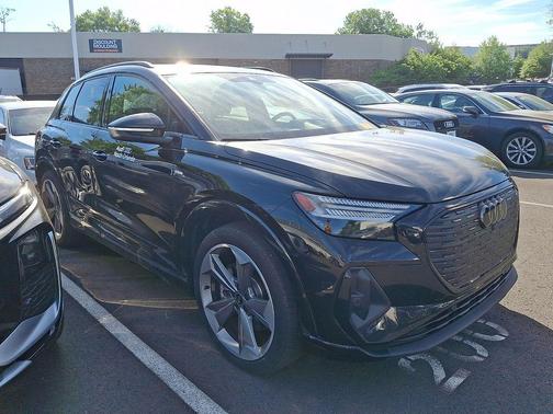 Mythos Black Metallic 2025 Audi Q4 e-tron Prestige 55 quattro