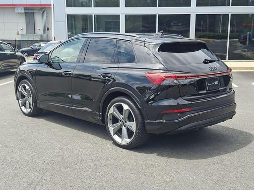 Mythos Black Metallic 2025 Audi Q4 e-tron Prestige 55 quattro