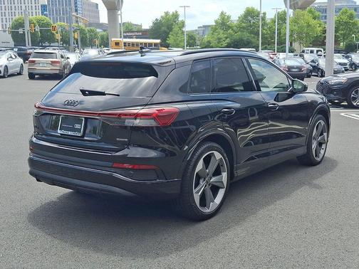 Mythos Black Metallic 2025 Audi Q4 e-tron Prestige 55 quattro