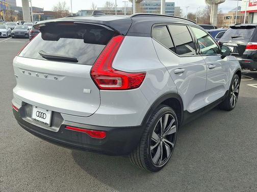 2021 Volvo XC40 Recharge Pure Electric P8