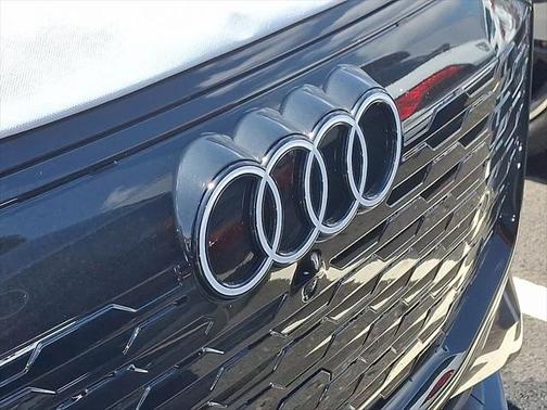 2025 Audi Q6 e-tron Premium Plus quattro
