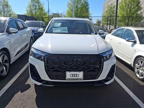 Glacier White Metallic 2026 Audi Q7 55 Prestige