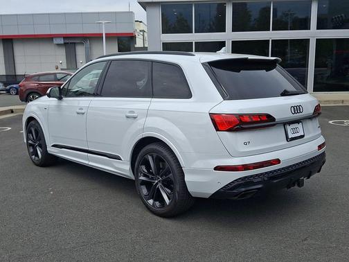 Glacier White Metallic 2026 Audi Q7 55 Prestige