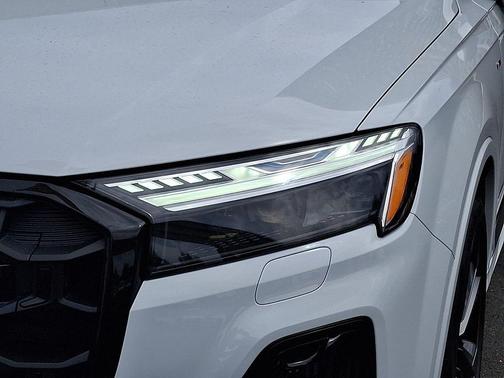 Glacier White Metallic 2026 Audi Q7 55 Prestige