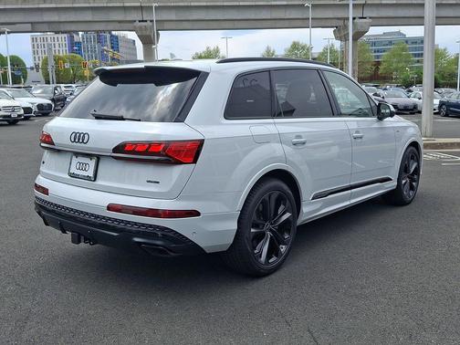 Glacier White Metallic 2026 Audi Q7 55 Prestige