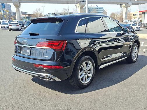 Mythos Black Metallic 2023 Audi Q5 45 S line Premium