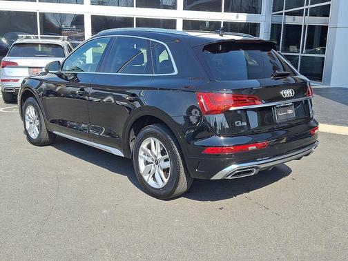 Mythos Black Metallic 2023 Audi Q5 45 S line Premium