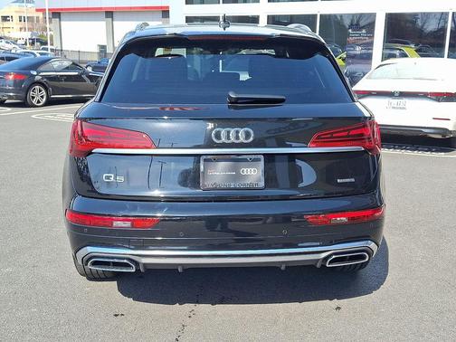 Mythos Black Metallic 2023 Audi Q5 45 S line Premium