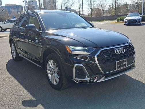 Mythos Black Metallic 2023 Audi Q5 45 S line Premium