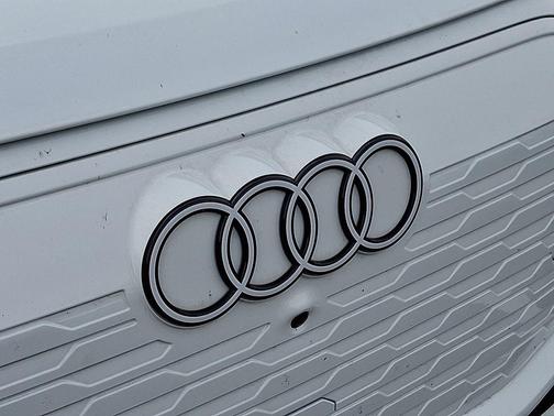 2025 Audi Q6 e-tron Premium quattro