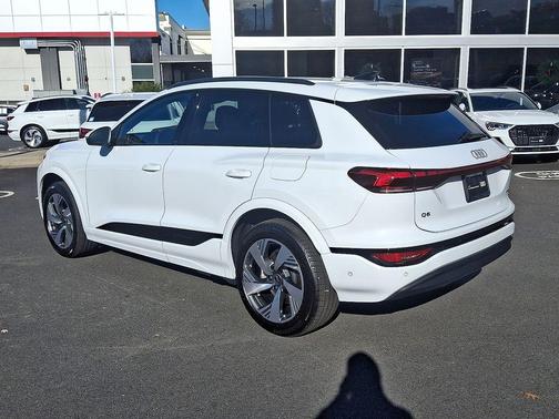 2025 Audi Q6 e-tron Premium quattro