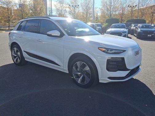 2025 Audi Q6 e-tron Premium quattro