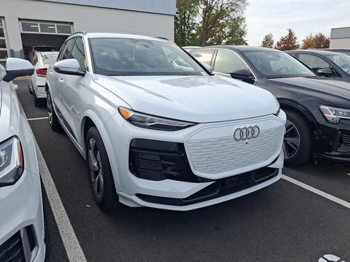 2025 Audi Q6 e-tron Premium quattro