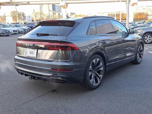 Daytona Gray Pearl Effect 2026 Audi Q8 55 Premium Plus