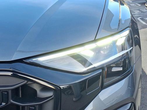 Daytona Gray Pearl Effect 2026 Audi Q8 55 Premium Plus