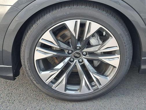 Daytona Gray Pearl Effect 2026 Audi Q8 55 Premium Plus