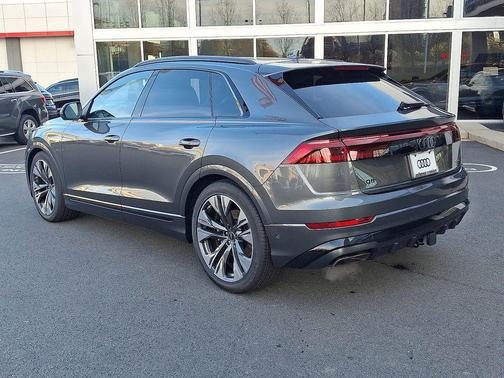 Daytona Gray Pearl Effect 2026 Audi Q8 55 Premium Plus