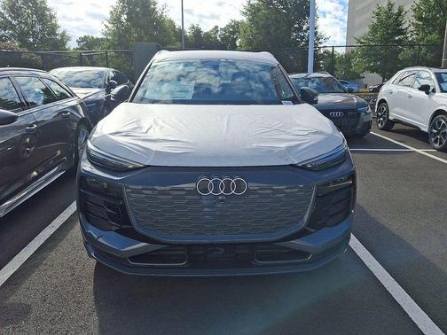 2025 Audi Q6 e-tron Premium Plus quattro