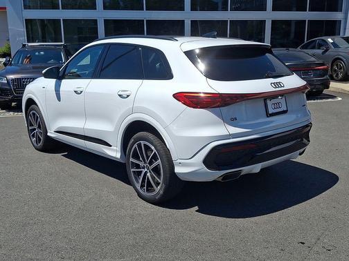 Glacier White Metallic 2026 Audi Q5 Premium Plus TFSI quattro S tronic