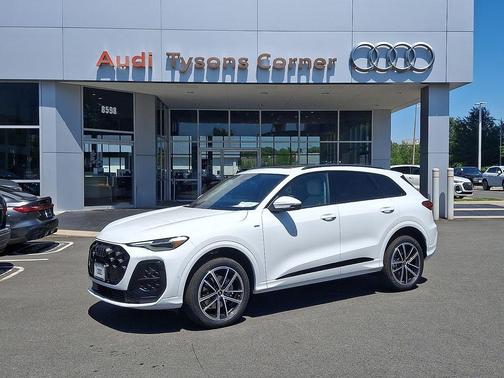 Glacier White Metallic 2026 Audi Q5 Premium Plus TFSI quattro S tronic