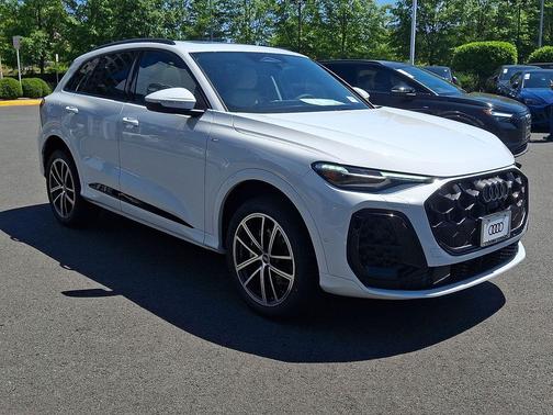 Glacier White Metallic 2026 Audi Q5 Premium Plus TFSI quattro S tronic