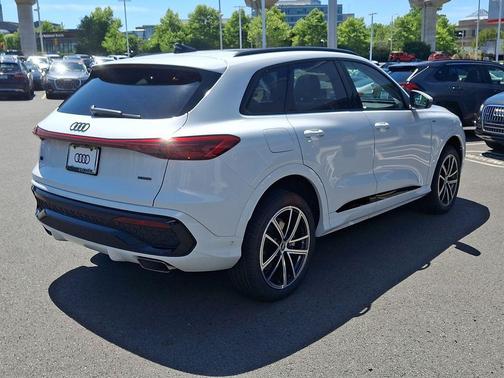 Glacier White Metallic 2026 Audi Q5 Premium Plus TFSI quattro S tronic