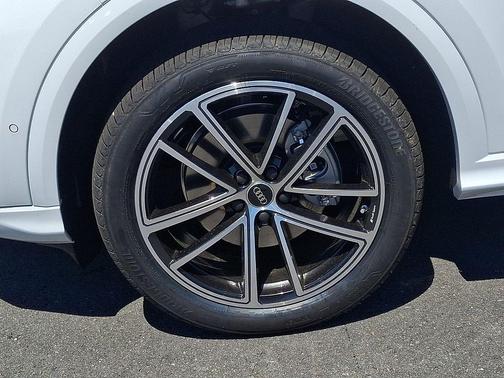 Glacier White Metallic 2026 Audi Q5 Premium Plus TFSI quattro S tronic