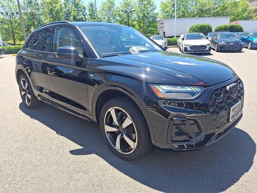 Mythos Black Metallic 2023 Audi Q5 45 S line Prestige