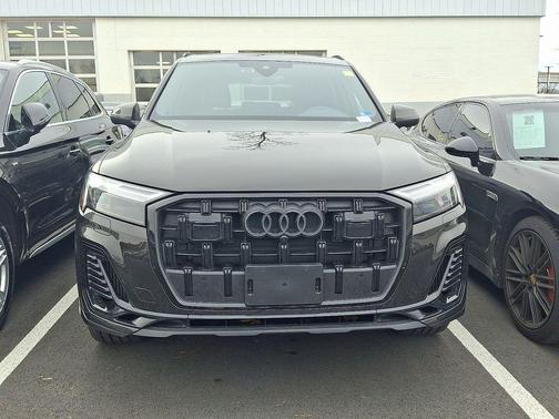 2025 Audi Q7 55 Premium Plus