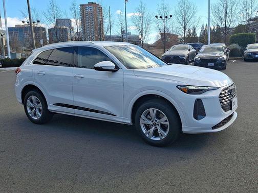 2025 Audi Q5 Premium TFSI quattro S tronic