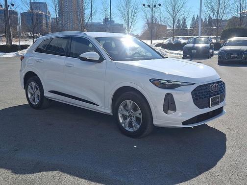 2025 Audi Q5 Premium TFSI quattro S tronic