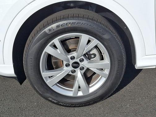 2025 Audi Q5 Premium TFSI quattro S tronic