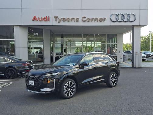 Mythos Black Metallic 2026 Audi Q3 TFSI quattro S tronic