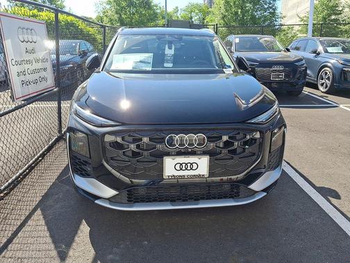 Mythos Black Metallic 2026 Audi Q3 TFSI quattro S tronic