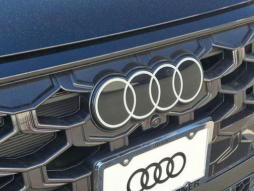 Mythos Black Metallic 2026 Audi Q3 TFSI quattro S tronic
