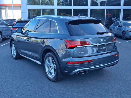 Daytona Gray Pearl Effect 2023 Audi Q5 e 55 S line Premium Plus