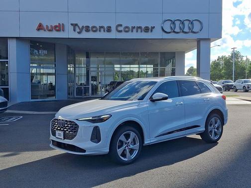 Glacier White Metallic 2026 Audi Q5 Premium Plus TFSI quattro S tronic
